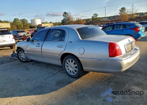 2010 Lincoln Town Car Signature Limited from USA, damaged, VIN 2LNBL8CVXAX750803